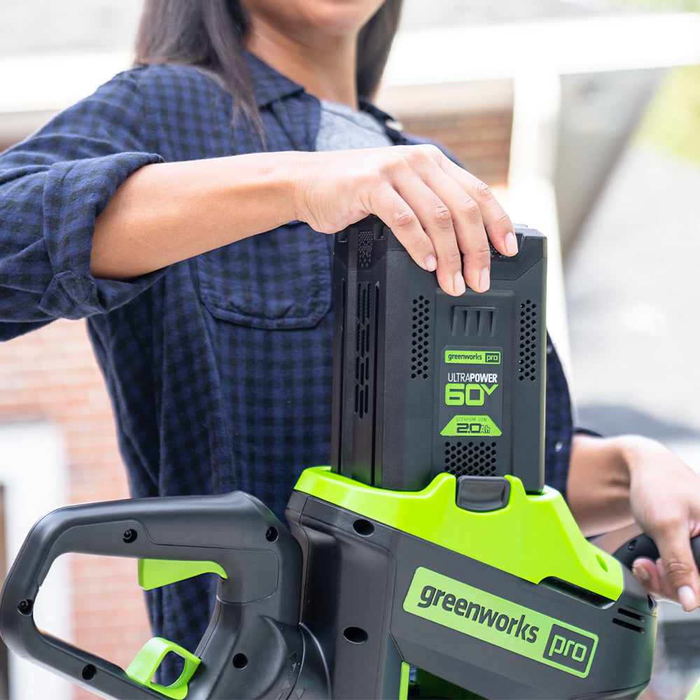60V Hedge Trimmer 66cm - 2Ah Battery