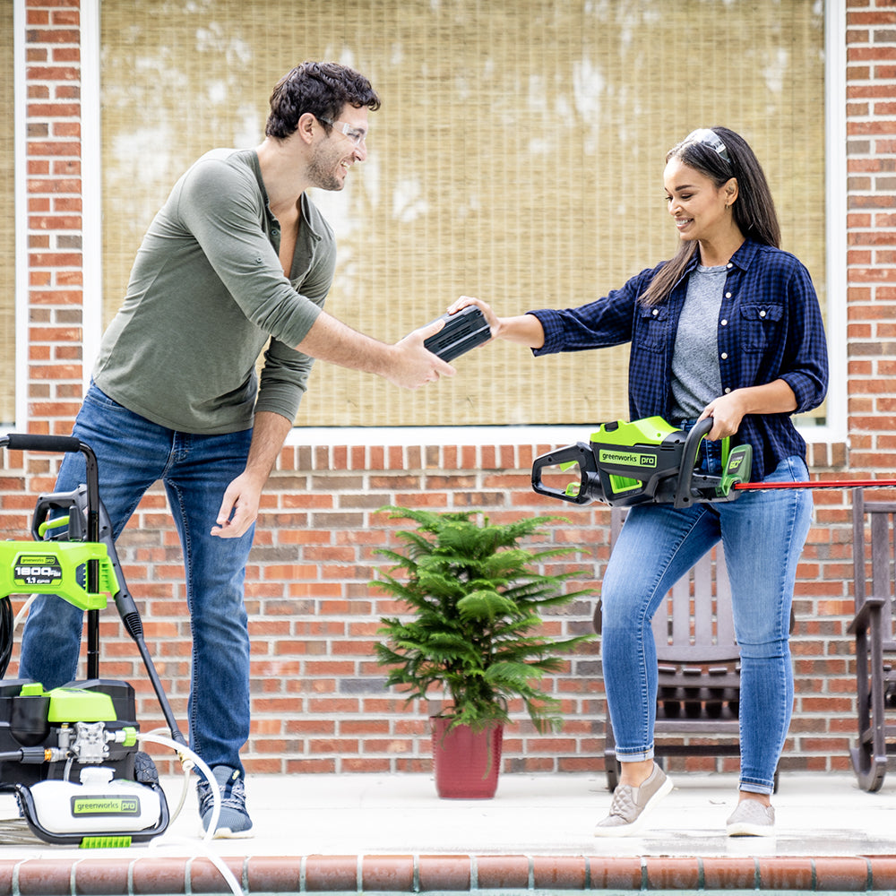 60V Hedge Trimmer 66cm - 2Ah Battery
