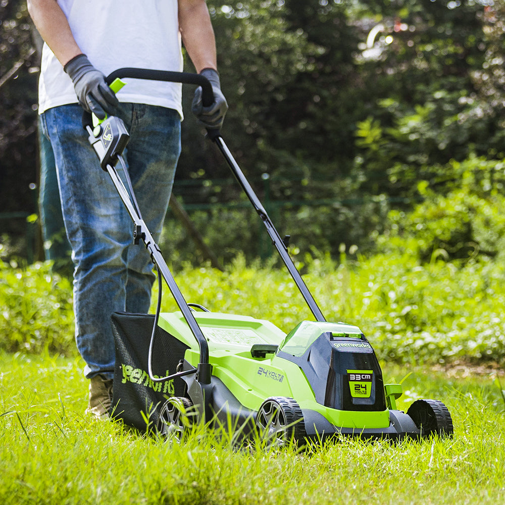 24V Battery Lawn Mower with 33cm cutting width Greenworks