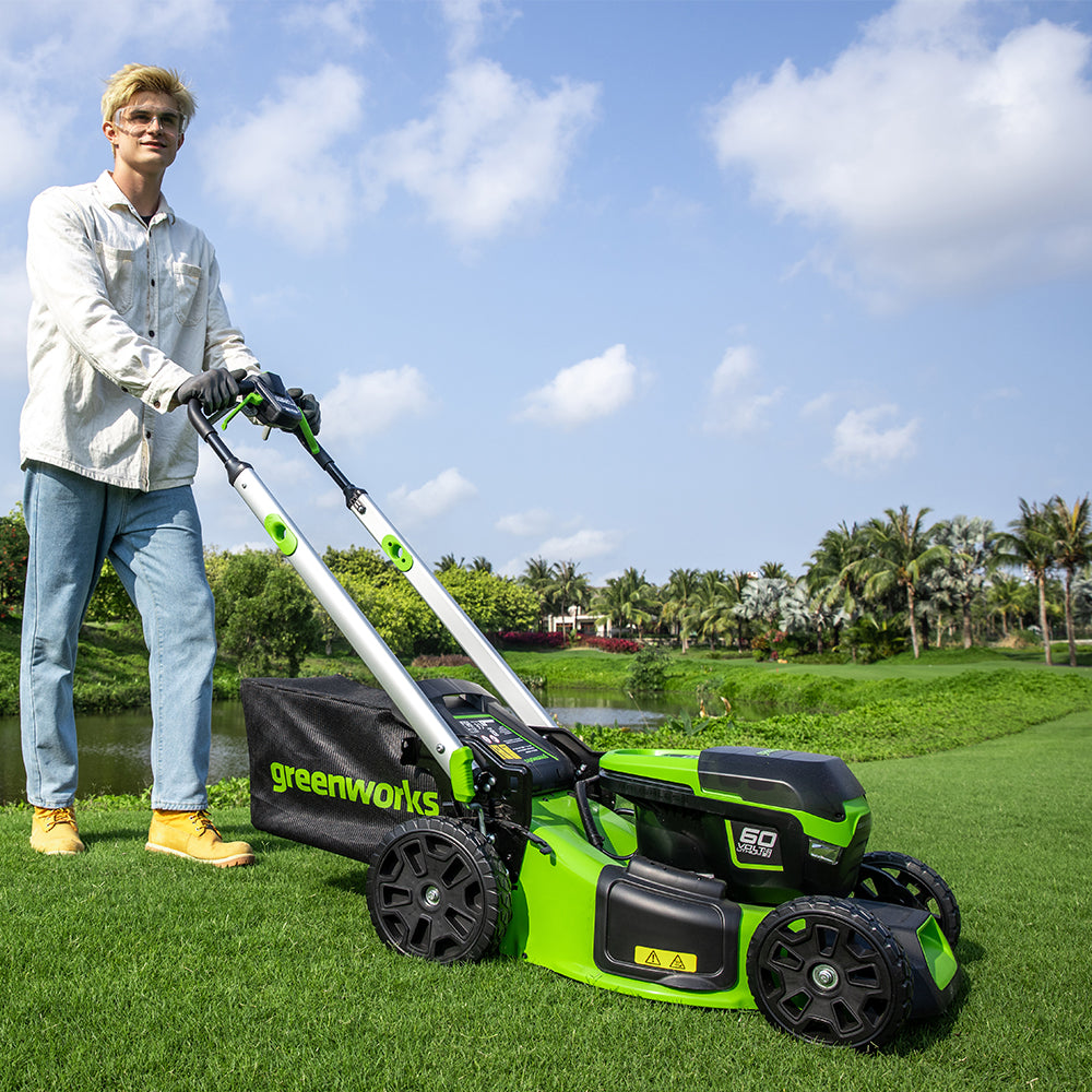60V Battery Lawn Mower 46cm Self-Propelled Greenworks